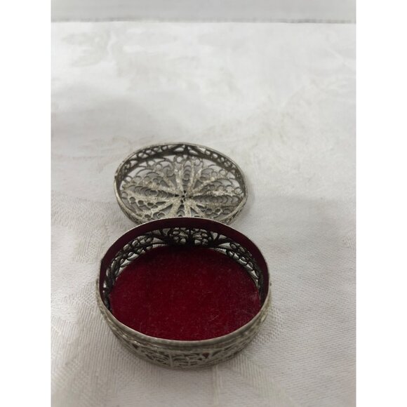 Vintage Filigree Trinket Box Red Velvet Lining Ornate Oval Design Jewelry Holder - Picture 3 of 13